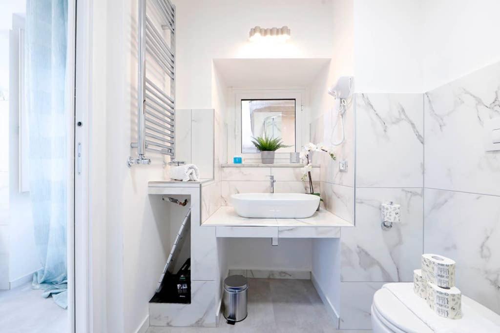 White Panoramic Jacuzzi Suite Trastevere - Top Collection Rome Luaran gambar
